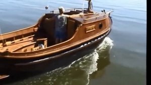 Водоизмещающий трейлерный катер