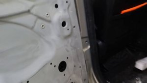 Замена крыла на Весте после дтп. Автоваз как всегда.