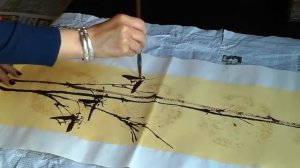 Китайская художница Ван Сюлин рисует потрясающую картину в стиле китайской живописи.