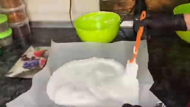 Меренговый рулет! Лучший рецепт , который я пробовала!