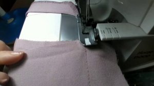 Я шью. Обрезаем ровно припуск в брюках.