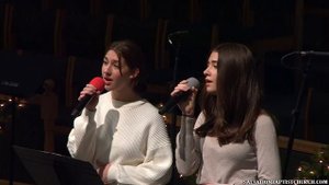 Пение «Когда трудно тебе…» — дуэт Евника и Абигел Кухарь