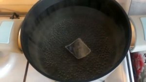 Как оторвать наклейку от посуды с тефлоновым покрытием. How to peel off sticker from teflon cookwar