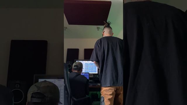 De hoy en el estudio Preparando lo nuevo que se viene 🤫🤫🤫