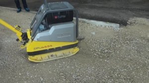 Виброплита Wacker Neuson 500 кг трамбует булыжник!