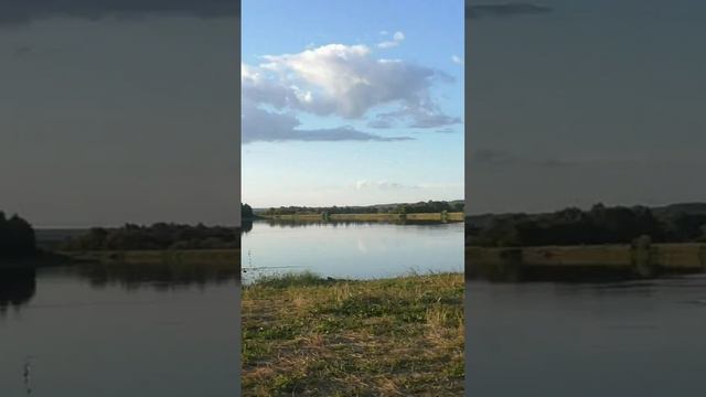 На реке