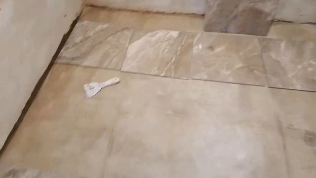 Правильная укладка напольной плитки, в ванной.
