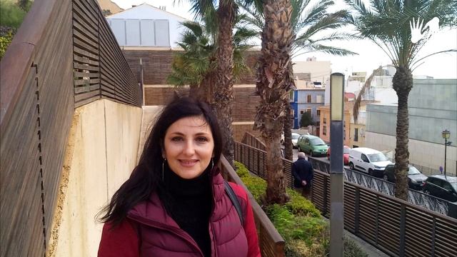 A walk around Alicante  Loras VERY LONG NAILS