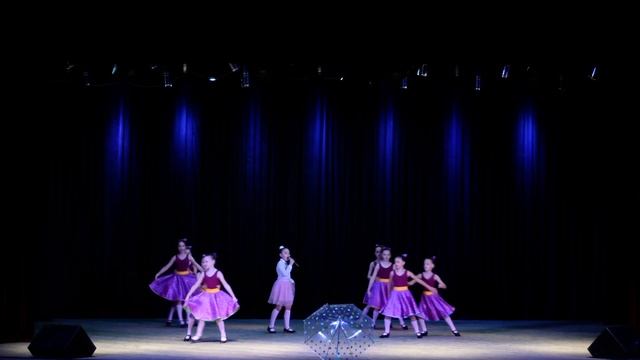 Зотова Варвара и хореографический коллектив "Самоцветики" - Я шагаю по Москве смотреть онлайн