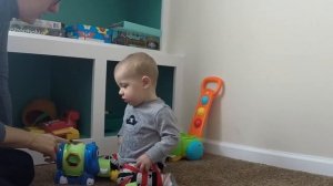 Что умеет ребенок в 10 месяцев \ Чем заняться дома в 10 месяцев