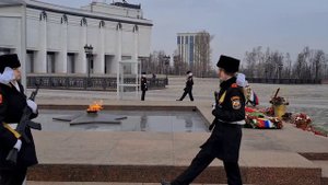 Вахта Почетного караула на Посту № 1 у «Огня Памяти и Славы» Монумента победы на Поклонной горе