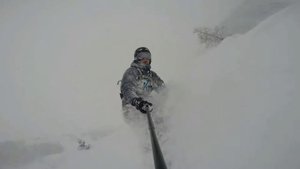 Фрирайд на сноуборде по глубокому снегу. 2016 год