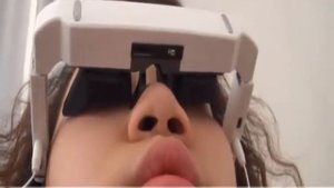 Видео-очки с 84' виртуальным экраном, 4Гб карта памяти