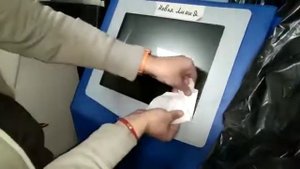 Чистка зазора экрана на терминале SIMPLE  Электронный кассир
