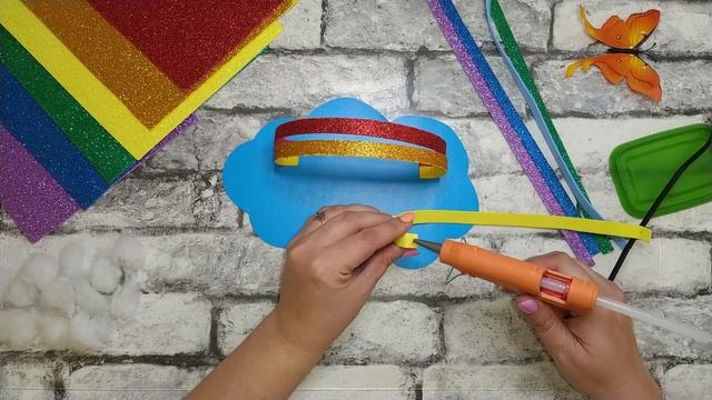 Из картона и глитерного фоамирана сделала лёгкую поделку Радуга #craft #DIY