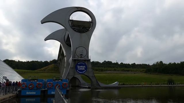 The Falkirk Wheel. Scotland. смотреть онлайн