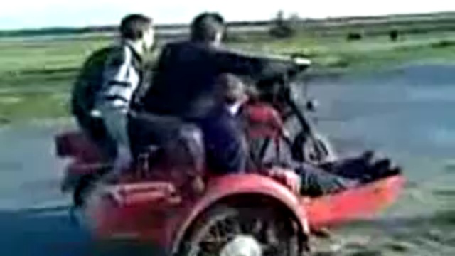 Настоящие деревенские байкеры.