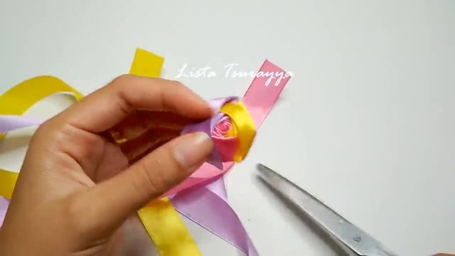 DIY - How to make Rolled Rose from Satin Ribbon | Cara membuat Mawar | Tutorial | Easy Beginners смотреть онлайн