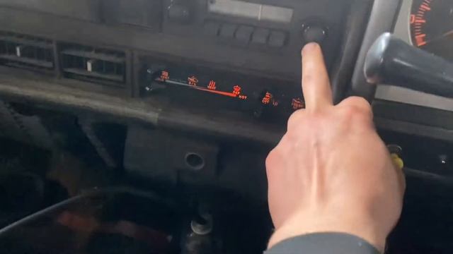 Замеры компрессии, тесты двигателя и краткий обзор на NISSAN ATLAS 1990 AMF22-020983 смотреть онлайн