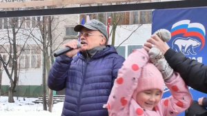 Поет Александр Роженцов