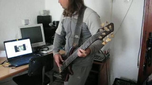 iron maiden the trupper bass cover.AVI смотреть онлайн