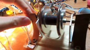 Униполярный двигатель с торцевым питанием