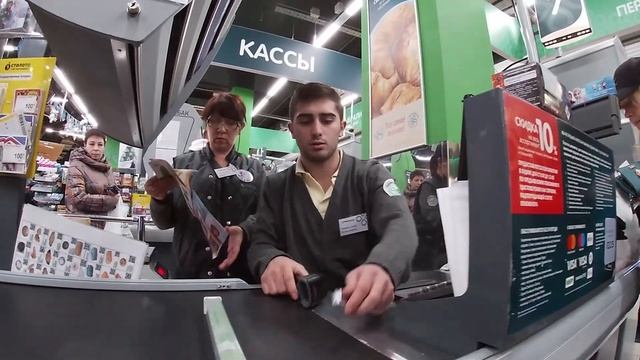 РАСПЛАЧИВАЮСЬ ФАЛЬШИВЫМИ ДЕНЬГАМИ В МАГАЗИНАХ.РЕАКЦИЯ ПРОДАВЦОВ. ПРОВЕРЯЮ ВНИМАТЕЛЬНОСТЬ КАССИРОВ! смотреть онлайн