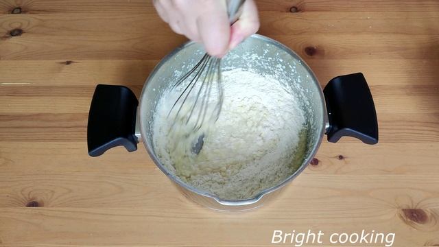 Ванильный пирог с клубникой. Совсем НЕ СЛОЖНЫЙ в приготовлении. Перемешать и испечь, пирог ГОТОВ! смотреть онлайн