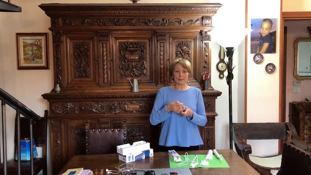 Электрическая зубная щетка и защитные маски. смотреть онлайн