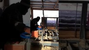 Работа на китайской пилораме и многопиле