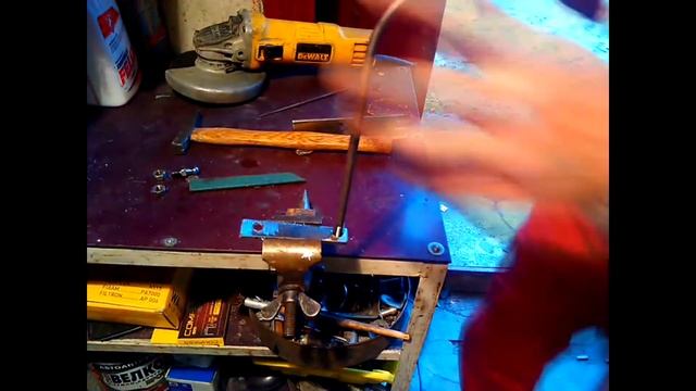 ? Как установить газовые упоры капота Лады Приоры.
