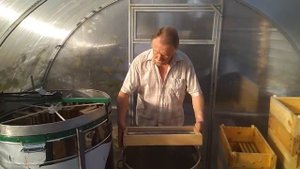Станок для распечатки сотовых рамок рассекающего типа