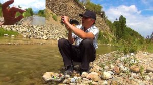 Играет на солнце зелёный изумруд.