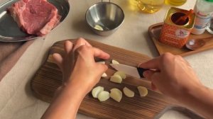 Запечённое в духовке мясо молодого бычка