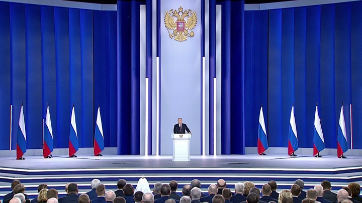 Путин: российский народ не отступит со своих позиций - Россия 24