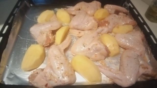 КУРИНЫЕ КРЫЛЫШКИ В ДУХОВКЕ и КАРТОФЕЛЬ ПО - ДЕРЕВЕНСКИ.❤??❤ смотреть онлайн