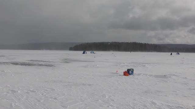 ТАКОЙ РЫБАЛКИ У МЕНЯ ЕЩЁ НЕ БЫЛО! БЕЗМОТЫЛКА РУЛИТ смотреть онлайн