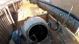 Последовательность загрузки компонентов в бетономешалку.