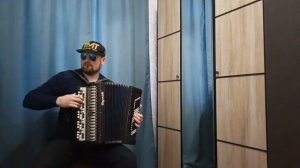 Одинокая ветка сирени,на Баяне.