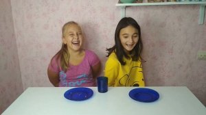 КТО БЫСТРЕЕ СЪЕСТ ЕДУ БЕЗ РУК!! ЧЕЛЛЕНДЖ