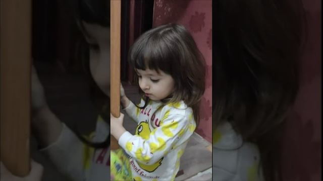 Малыш жалуется папе на маму