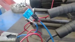 Предохранитель плавится но не перегорает.