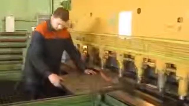 Рубка металла гильотиной