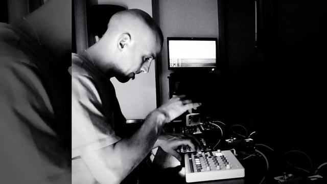 First Jam with Cyclone TT303 Bass Bot смотреть онлайн