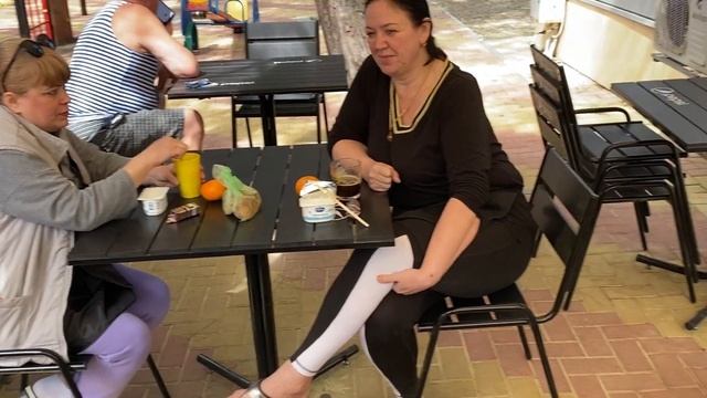 Выставляем товар на новую точку. Плохая погода в Геленджике. Май 2021. Столовая трапеза. смотреть онлайн