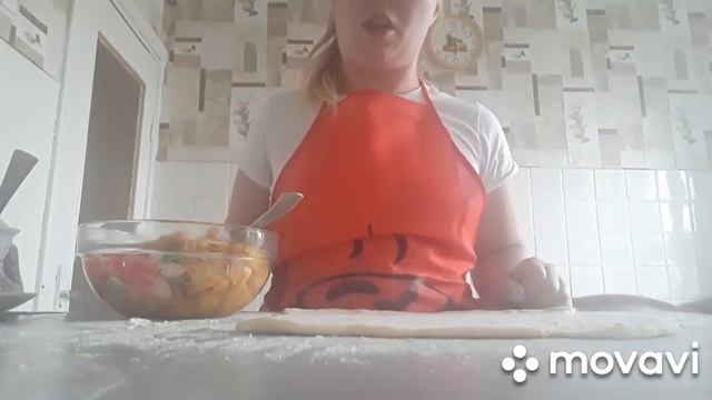 Яблочный штрудель из слоеного теста и слоеные конвертики с ветчиной и сыром смотреть онлайн