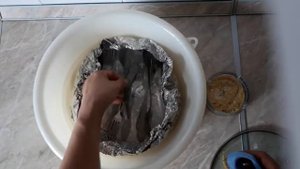 Столовые приборы чистим быстро с помощью фольги и соды !!!