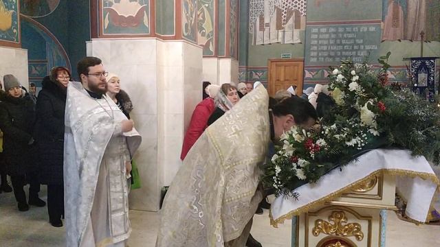 Славление Прп. Серафиму Саровскому, Пресвятой Богородице перед иконой Ее " Избавительница ".