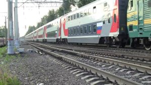 ЧС7-085 с двухэтажным поездом на перегоне Перово - Люберцы-1 Московской железной дороги.