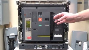 Charging the Closing Spring: Masterpact NW/NT Circuit Breaker Guide | Schneider Electric